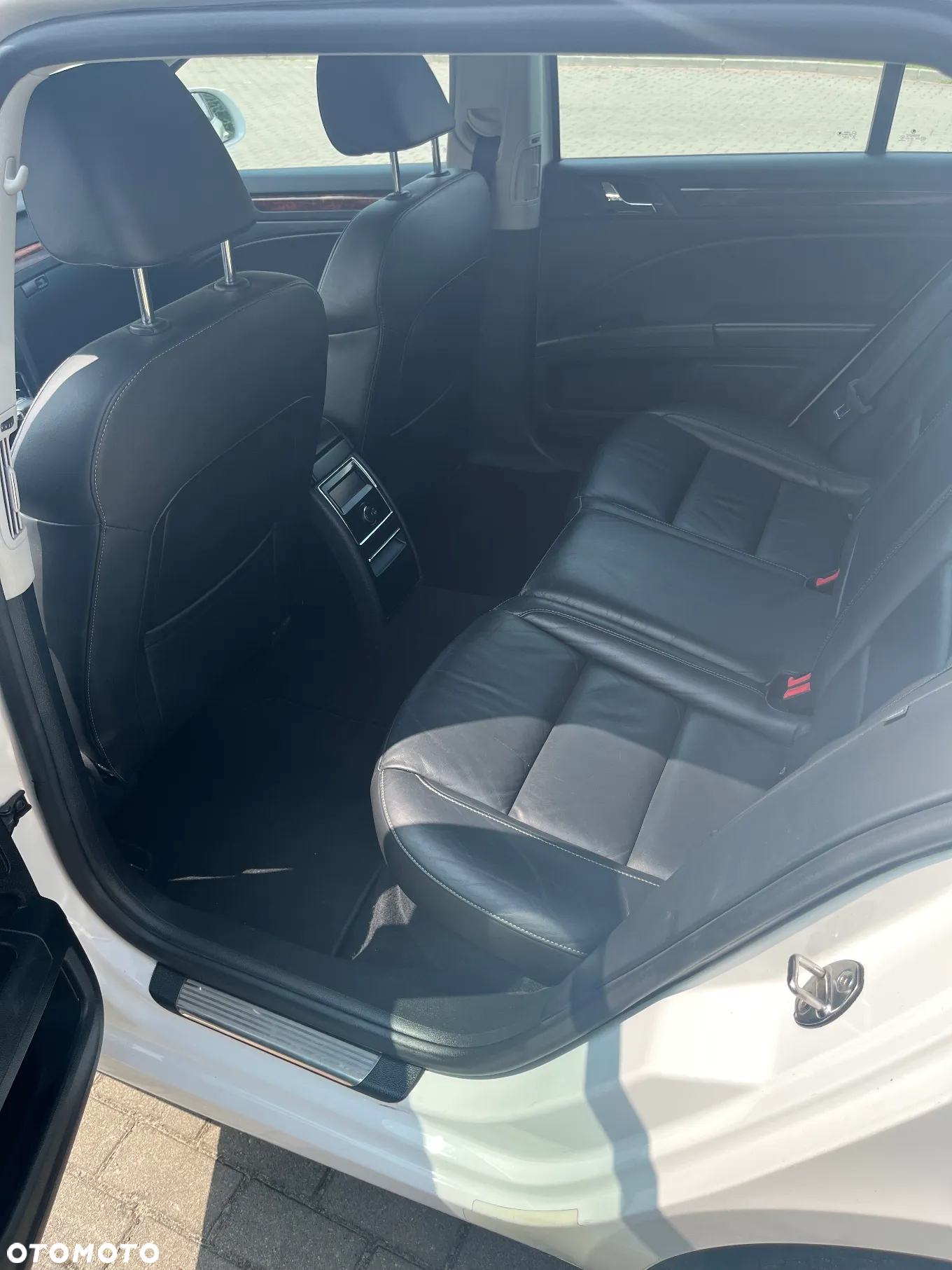 Skoda Superb Combi 2.0 TDI PD DSG Ambition - 11