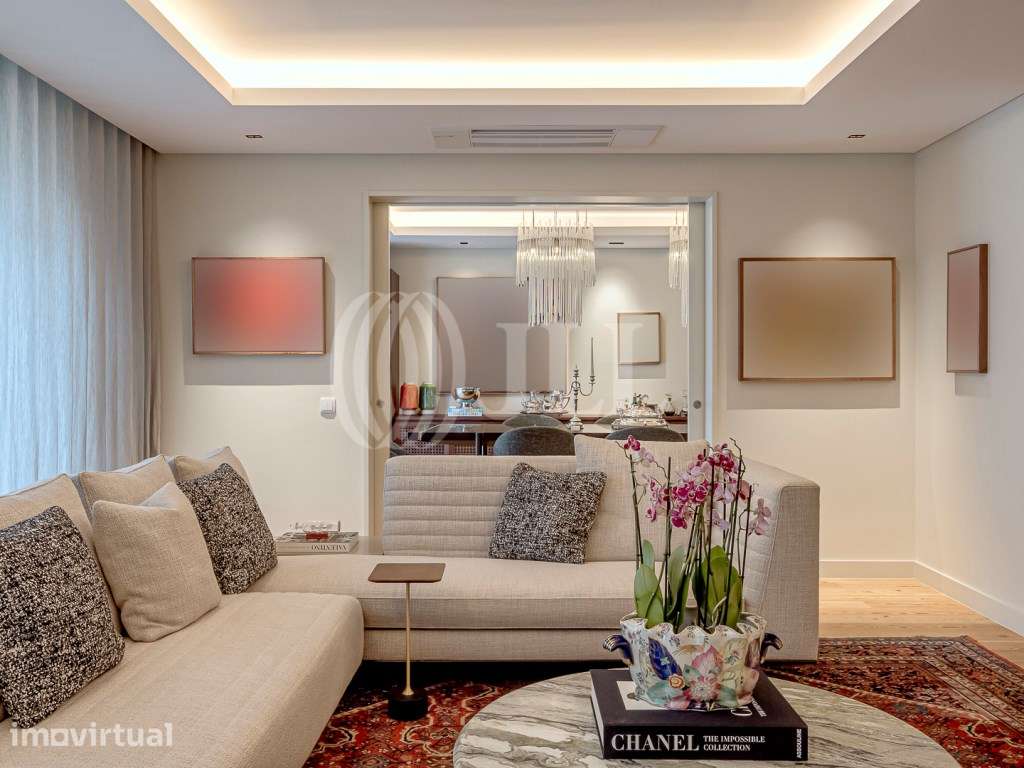 Apartamento T4 com varanda na Rua Castilho em Lisboa - Grande imagem: 4/33