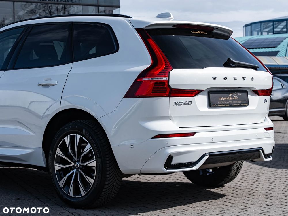 Volvo XC 60 B4 B Plus Dark - 11
