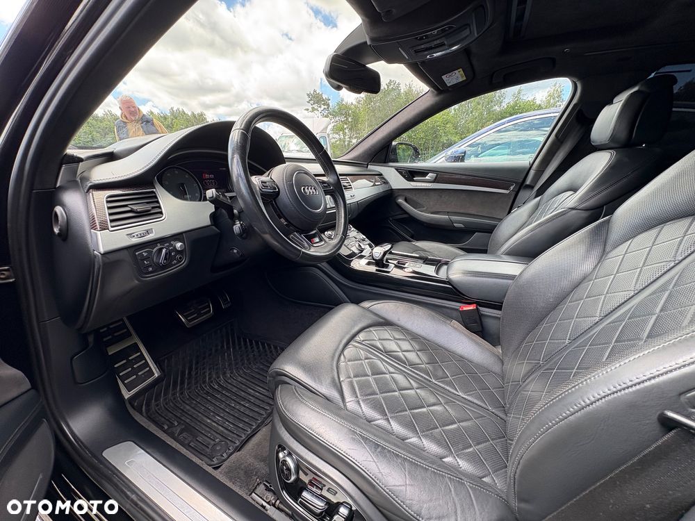 Audi S8 Plus - 19