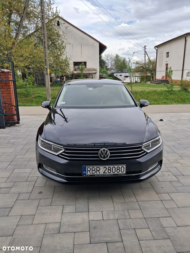 Volkswagen Passat - 1