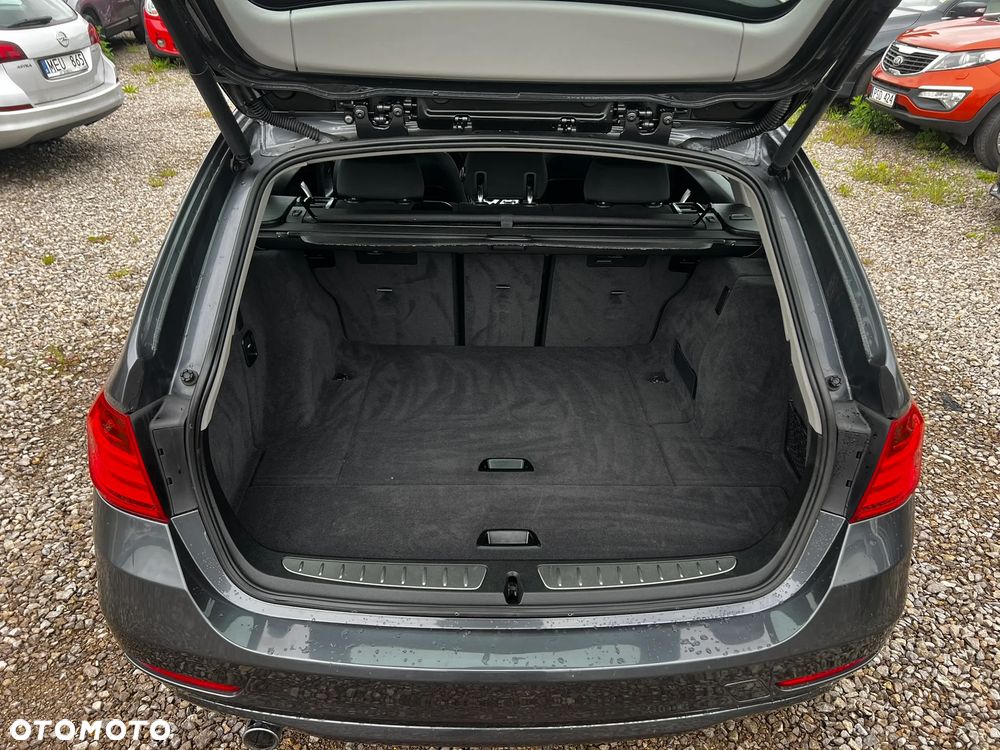 BMW Seria 3 320d Touring - 29