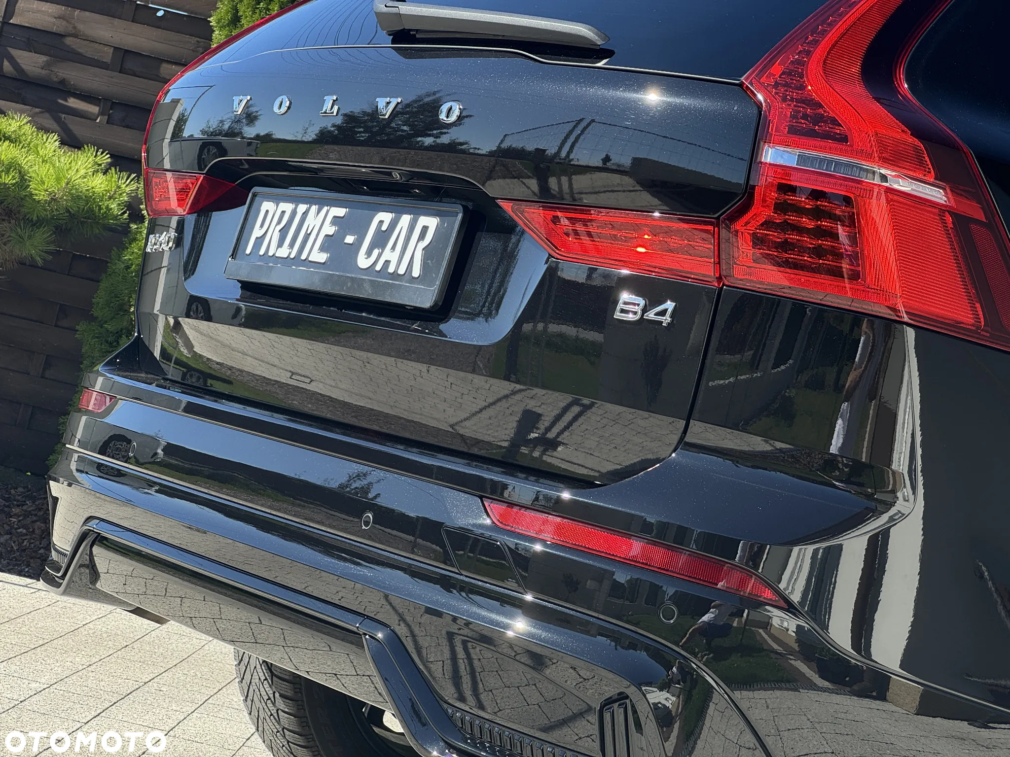 Volvo XC 60 B4 D Plus Dark - 28
