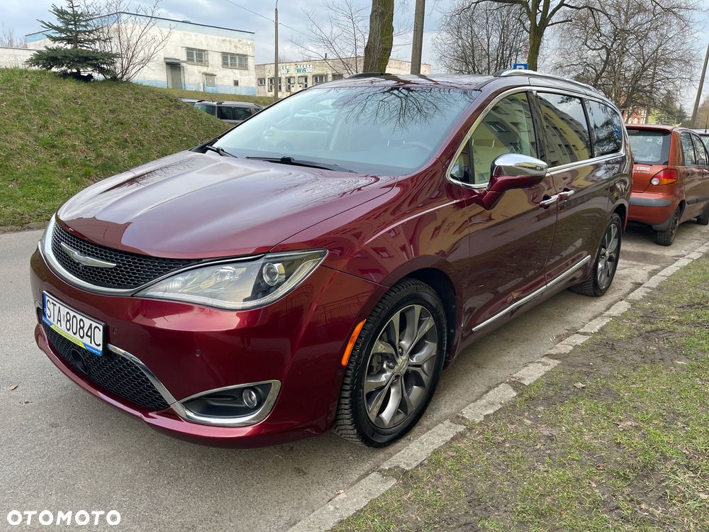 Chrysler Pacifica - 1