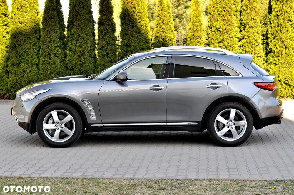 Infiniti QX70 - 11