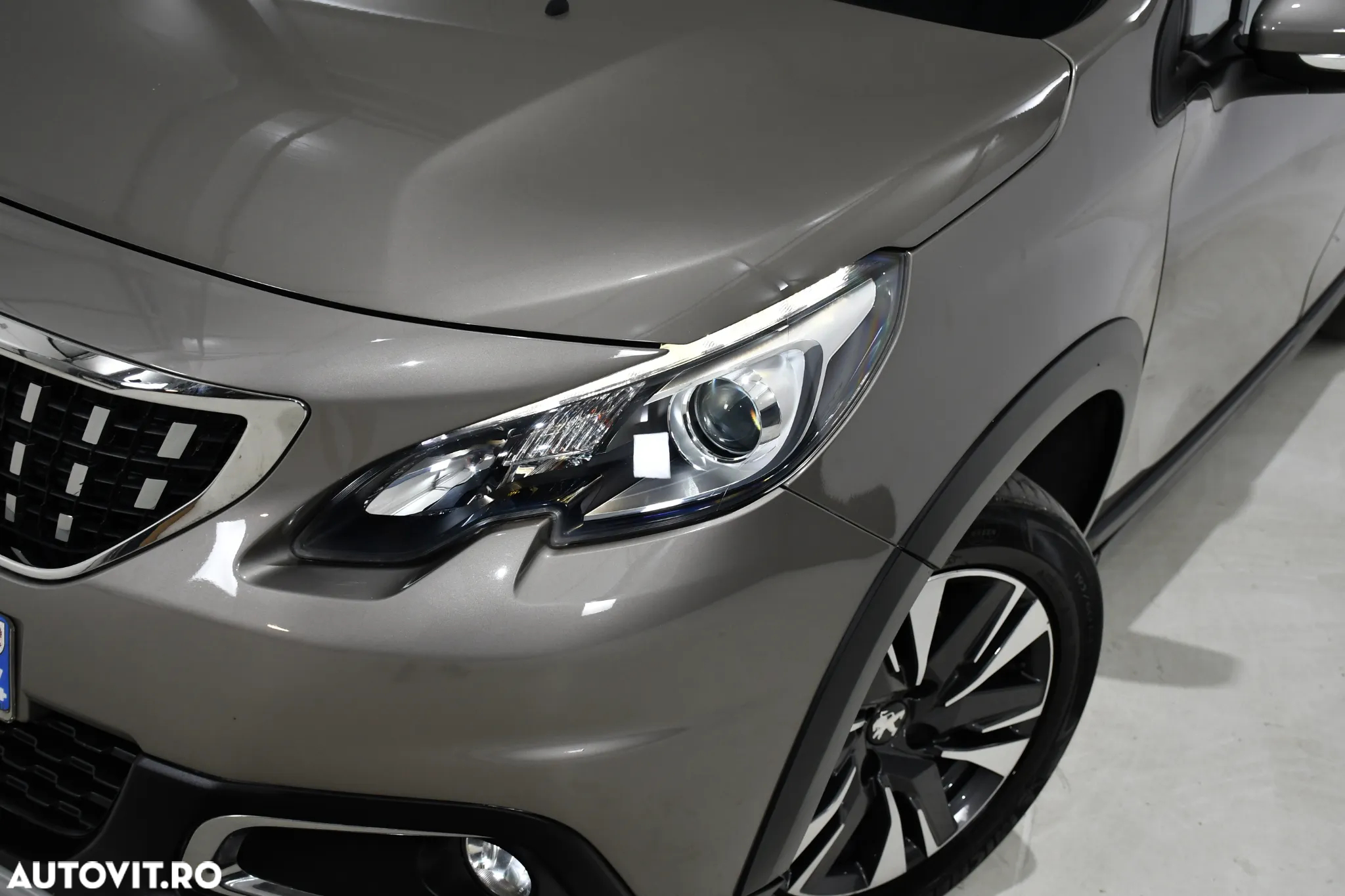 Peugeot 2008 1.2 PureTech Turbo EAT6 S&S Allure - 36