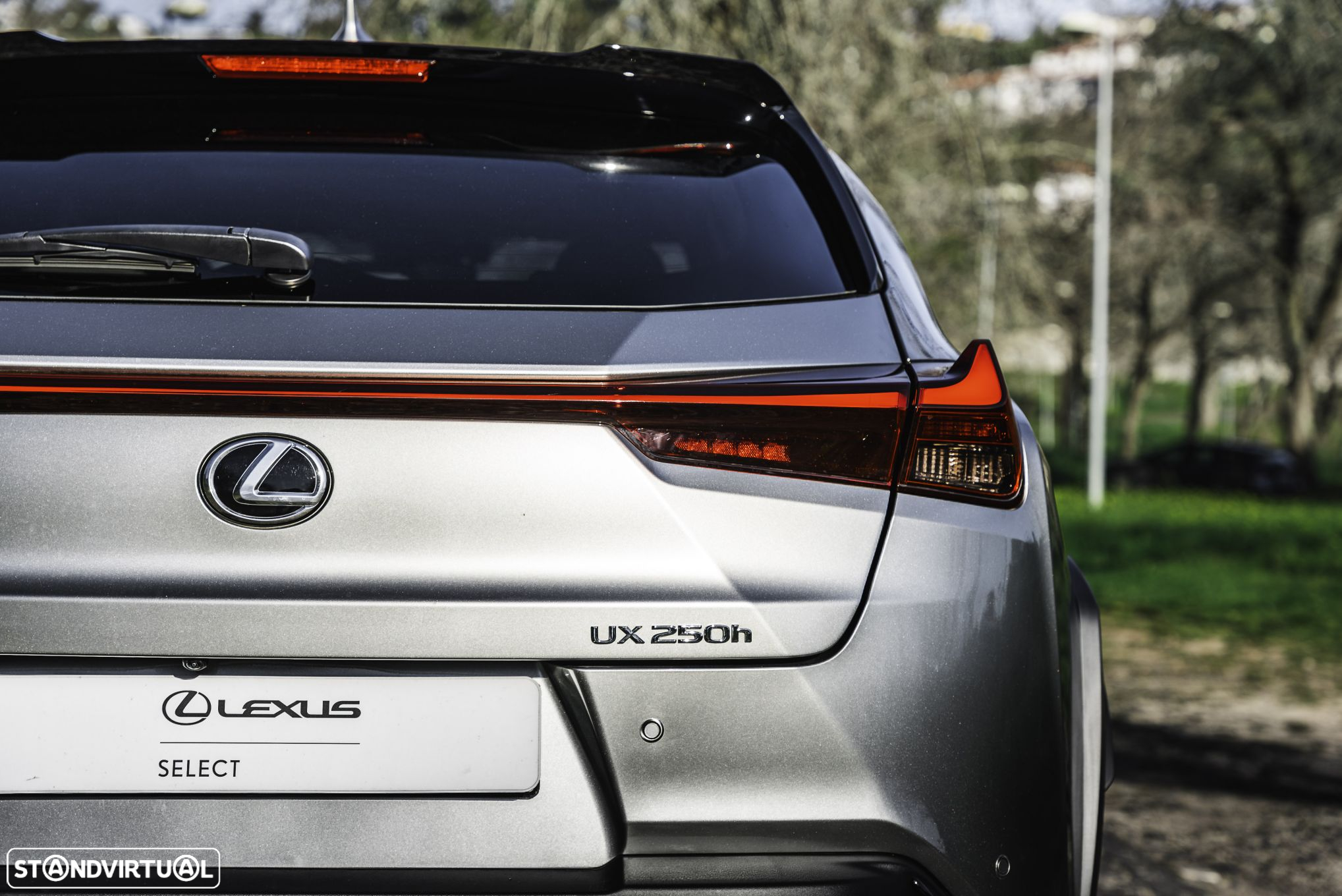 Lexus ux-250h - 37