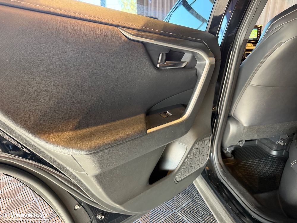 Toyota RAV4 2.5 HDF Black Edition - 27