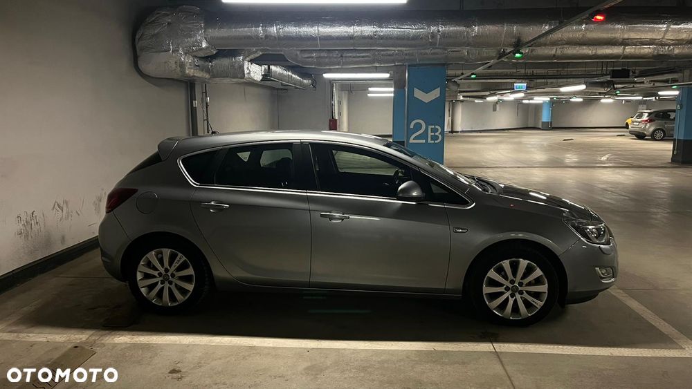 Opel Astra 1.4 T Executive - 9