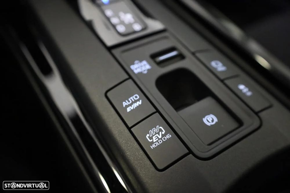 Toyota Prius 2.0 Plug-in Luxury - 41