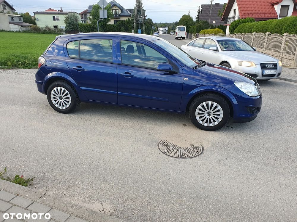 Opel Astra 1.6 Essentia - 22