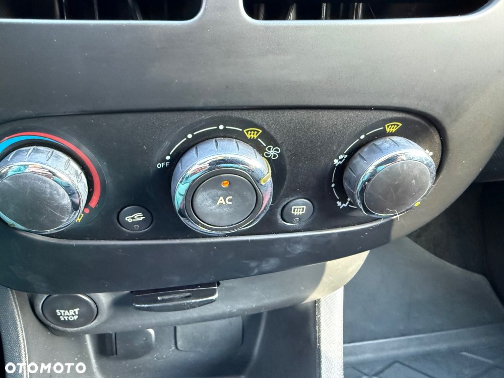 Renault Clio 1.2 16V Life - 17