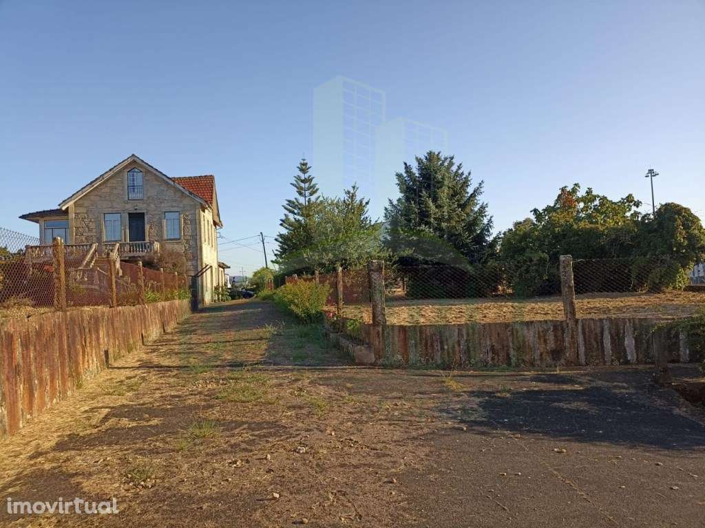 Terreno para construção em altura no centro de Valença - Grande imagem: 2/18