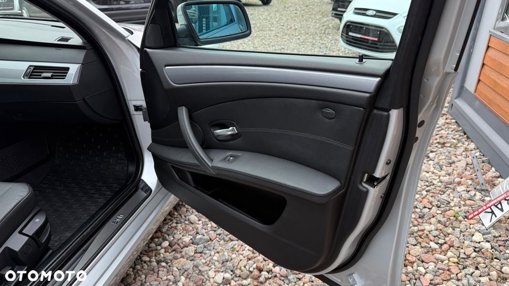 BMW Seria 5 520d Edition Exclusive - 36