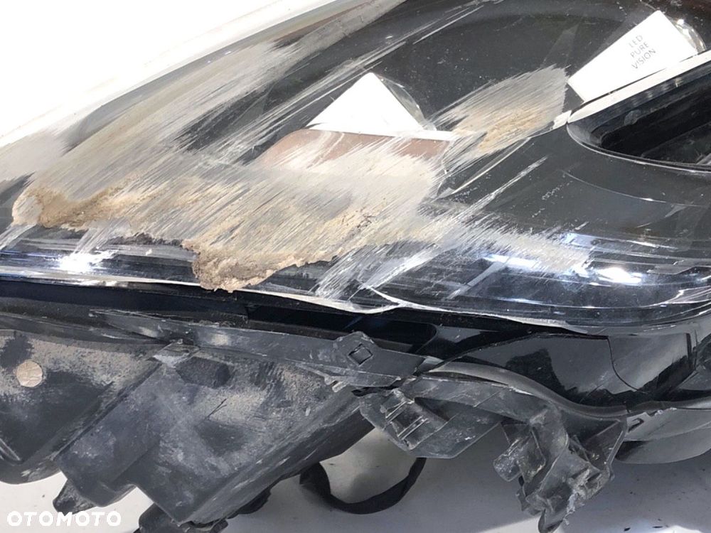REFLEKTOR PRAWY PRZÓD LED  RENAULT MEGANE IV liftback (B9A/M/N_) 2015 - 2022 1.6 TCe 205 (B9MV) 151 - 4