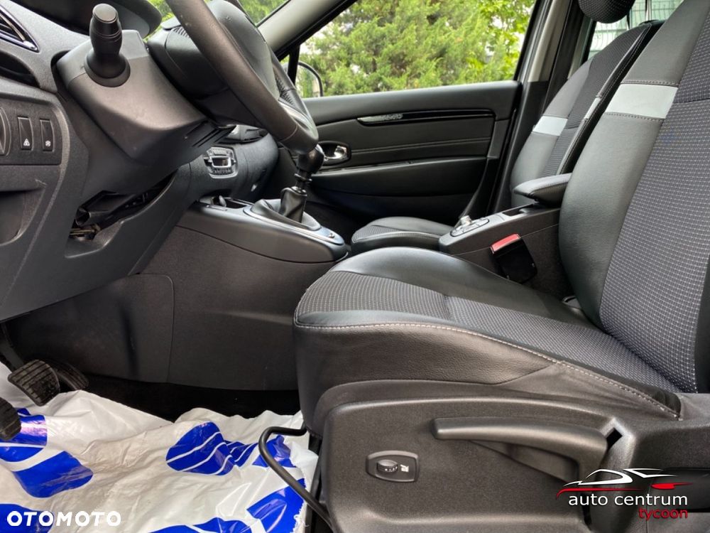 Renault Grand Scenic - 8