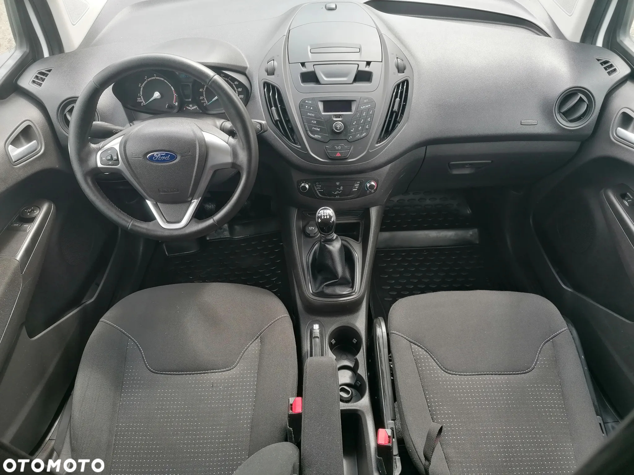 Ford Transit Courier - 14