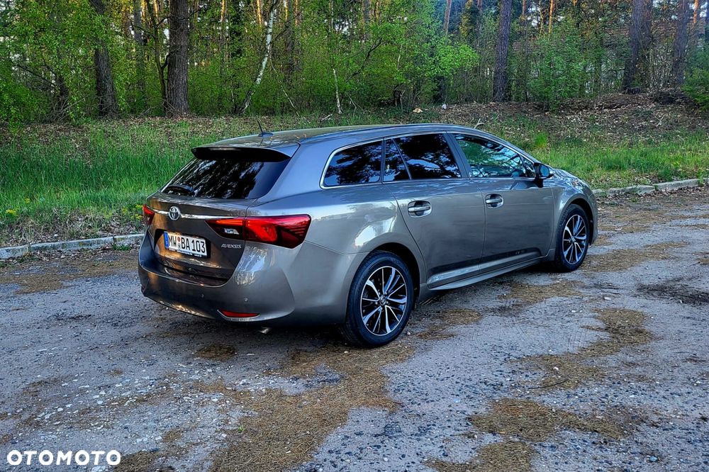 Toyota Avensis Touring Sports 2.0 D-4D Team Deutschland - 2