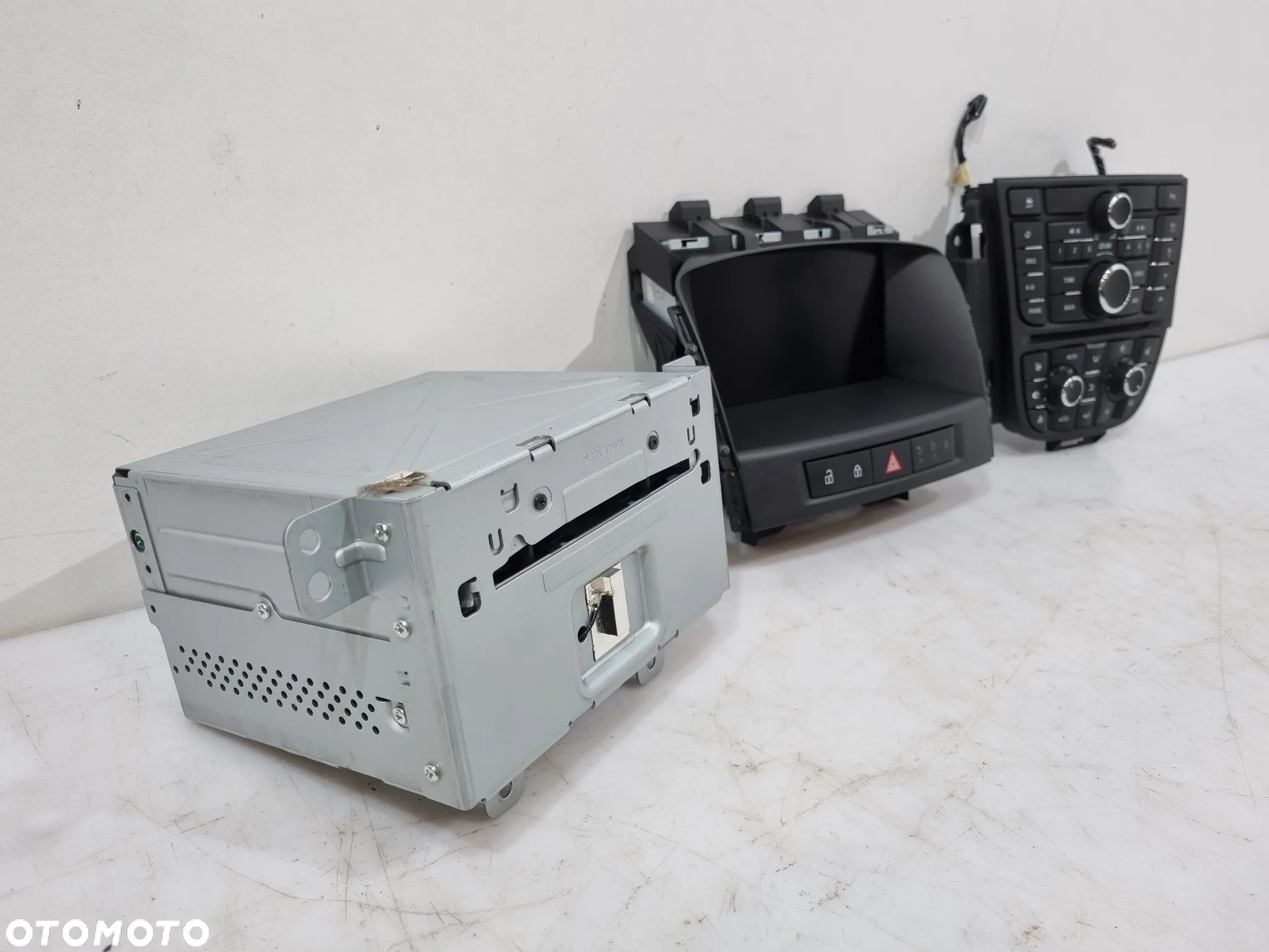 OPEL ASTRA J IV RADIO NAWIGACJA WYŚWIETLACZ 13435144 84026626 42353388 - 3
