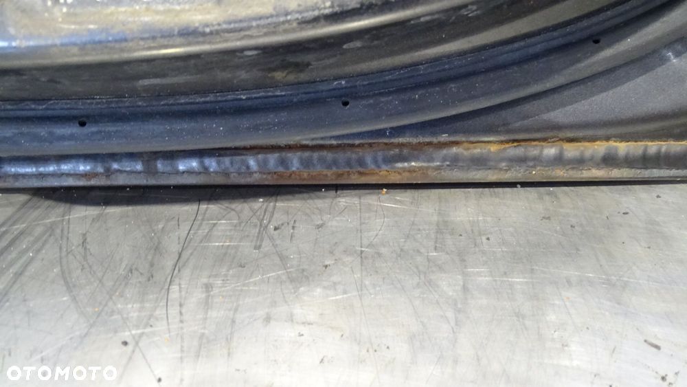 DRZWI PRAWY TYŁ LEXUS IS200 2.0 - 16