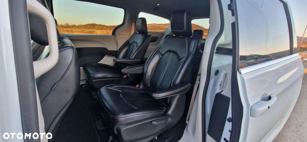 Chrysler Pacifica - 9