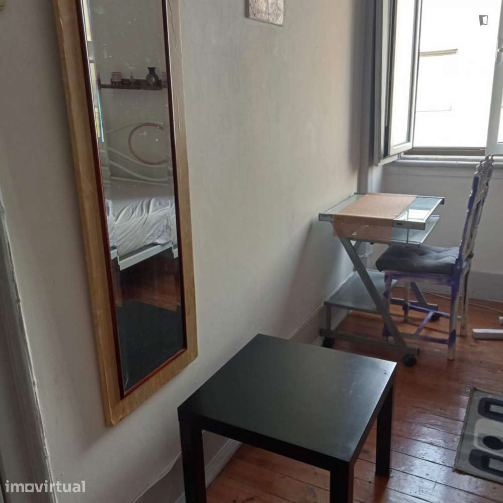 Quarto - localizado em Anjos Lisbon - Grande imagem: 4/12