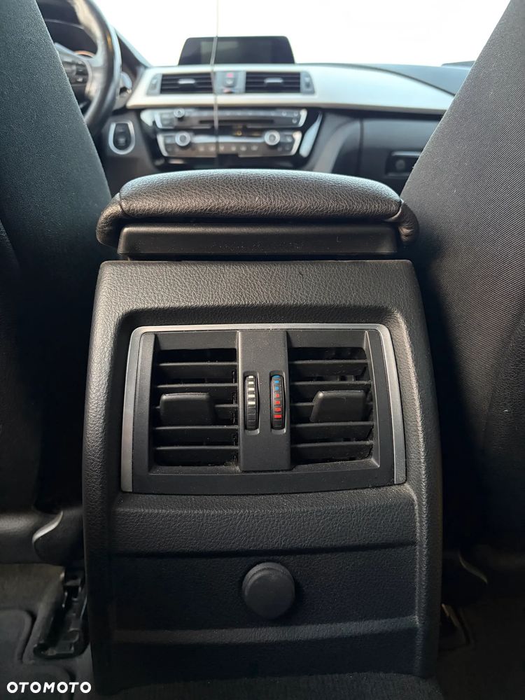 BMW Seria 3 318d Sport Line Shadow - 28