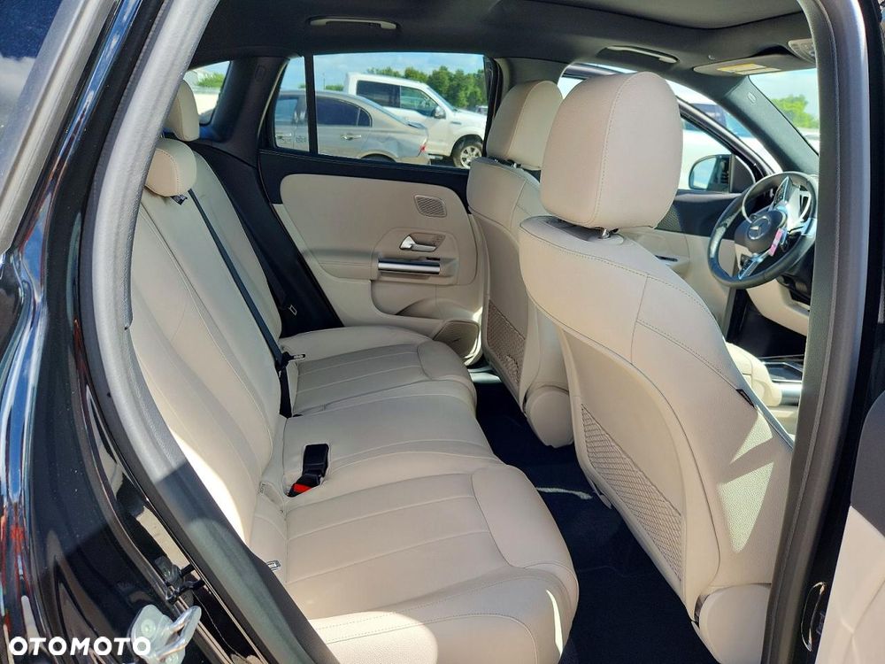 Mercedes-Benz GLA 250 4Matic 8G-DCT - 12