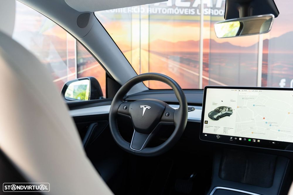 Tesla Model Y Long Range Dual Motor AWD - 11
