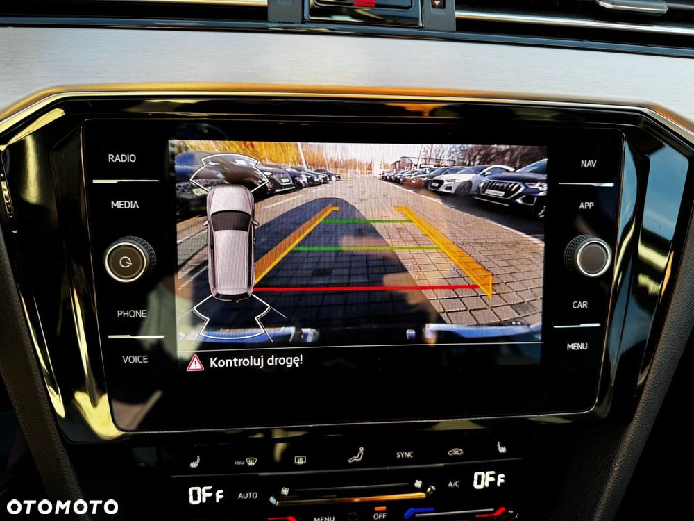 Volkswagen Passat - 13