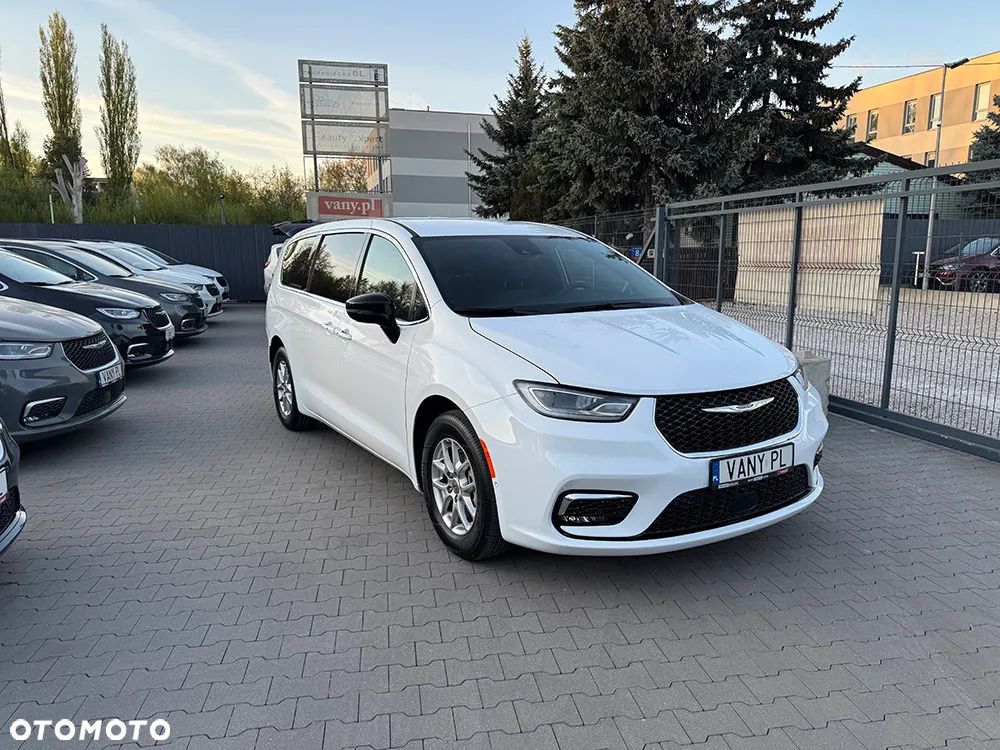 Chrysler Pacifica - 3