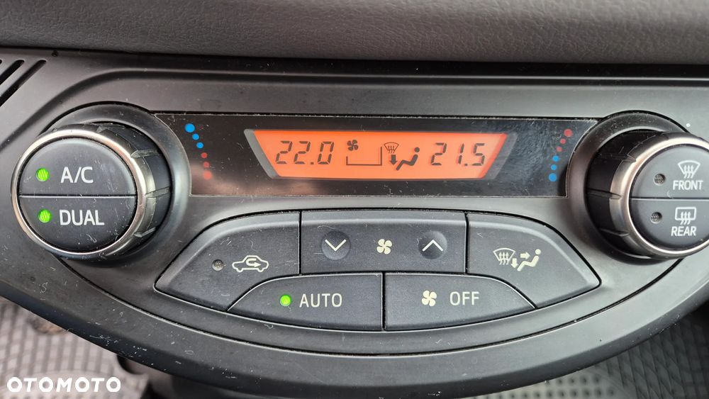 Toyota Yaris 1.33 Premium EU6 - 17