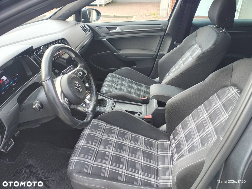 Volkswagen Golf - 10