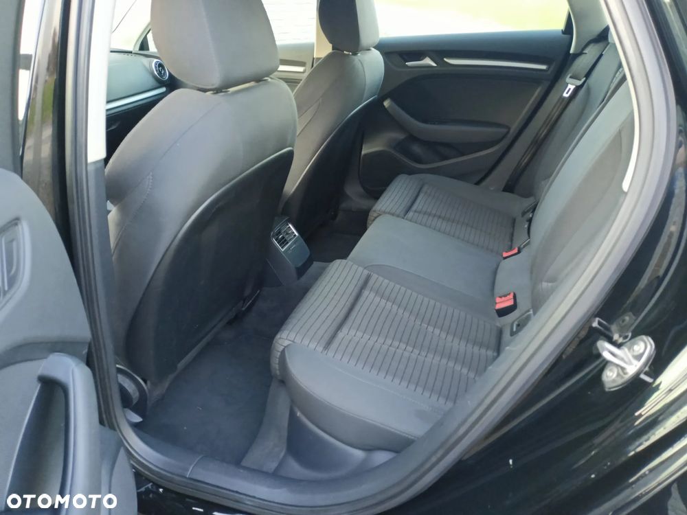 Audi A3 Sportback 1.6 TDI (clean diesel) S line Sportpaket - 4