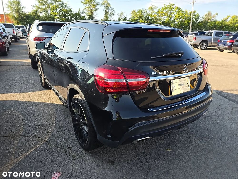 Mercedes-Benz GLA 250 4Matic 7G-DCT AMG Line - 5