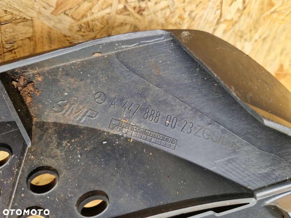 GRILL ATRAPA MERCEDES VITO 447 - 7