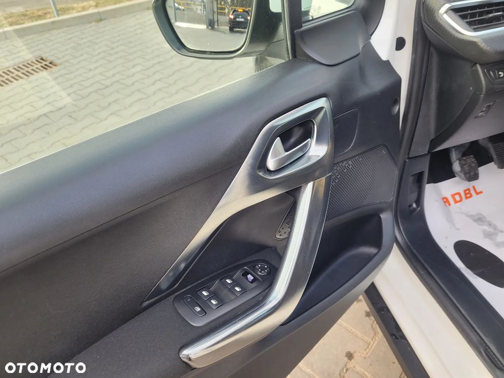 Peugeot 2008 BlueHDi 100 STOP & START Allure - 16