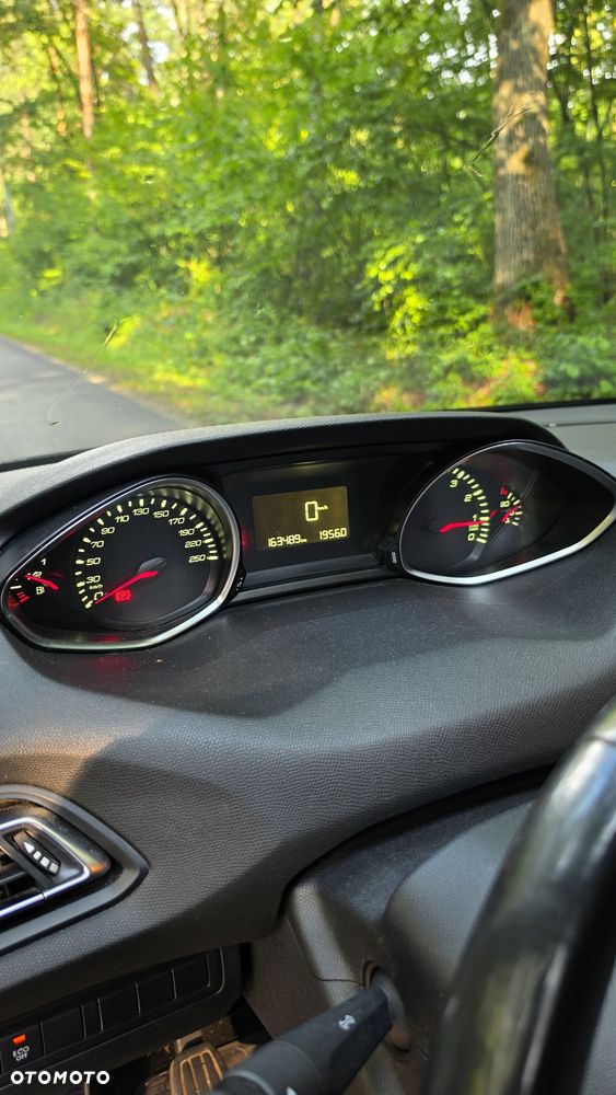 Peugeot 308 - 8