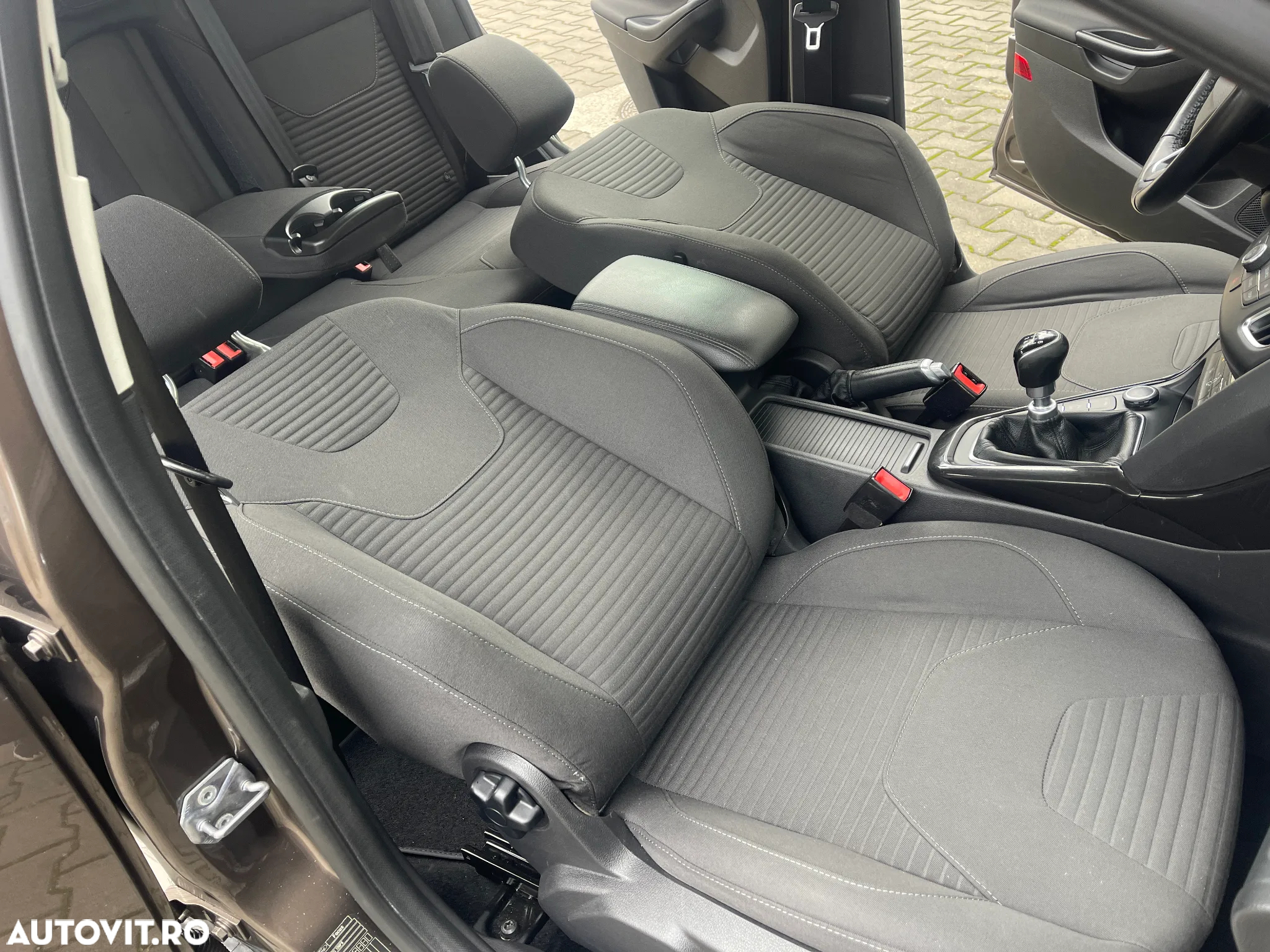 Ford Focus 1.5 EcoBlue Start-Stopp-System TITANIUM - 16