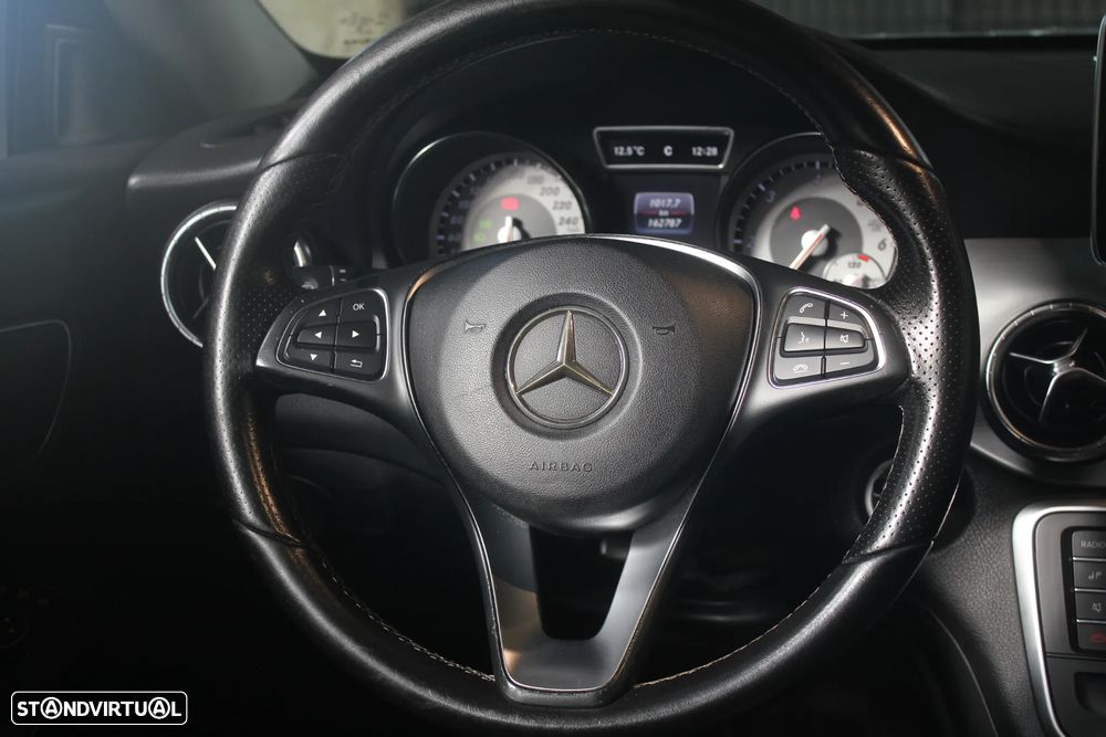 Mercedes-Benz CLA 180 d Urban - 17