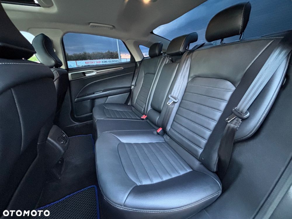 Ford Fusion 2.0 EcoBoost Titanium - 24