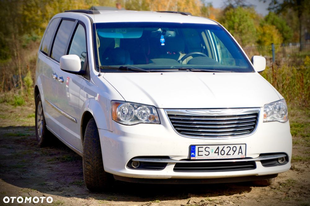 Chrysler Town & Country - 1