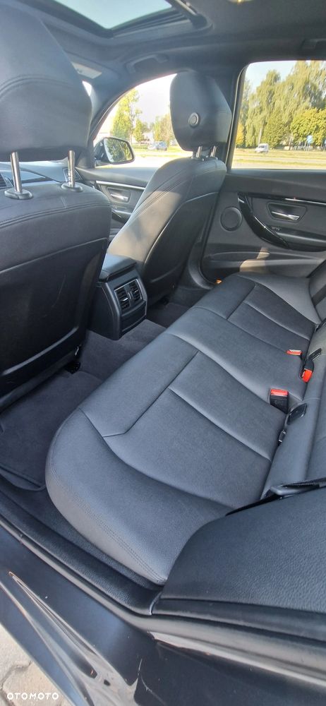BMW Seria 3 330i xDrive - 15