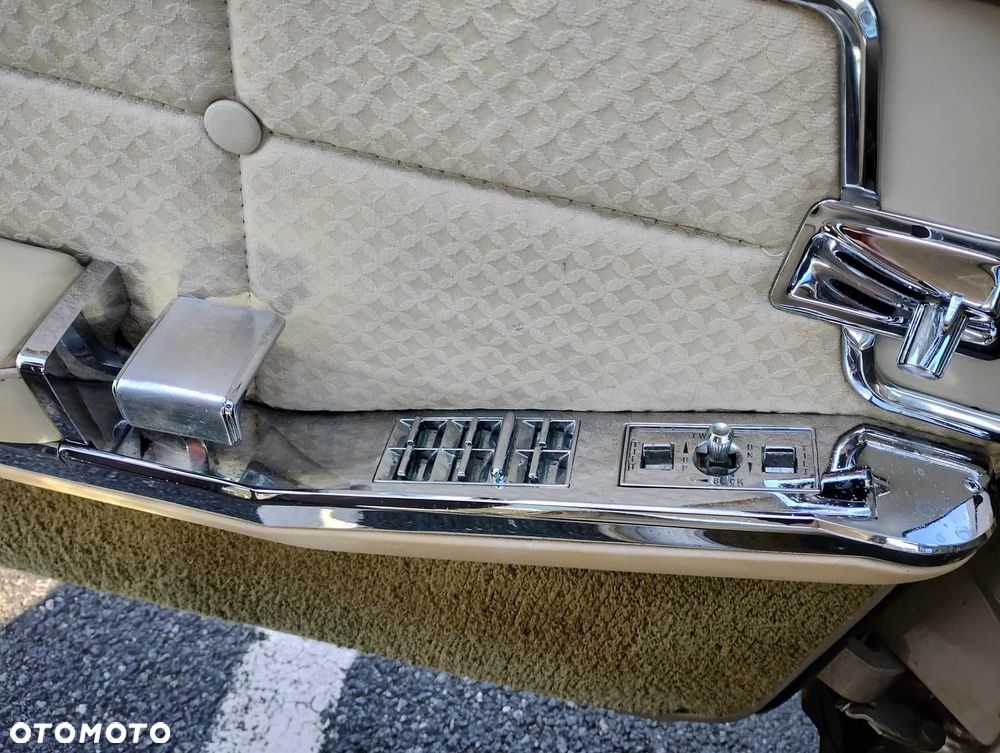 Cadillac Deville - 15