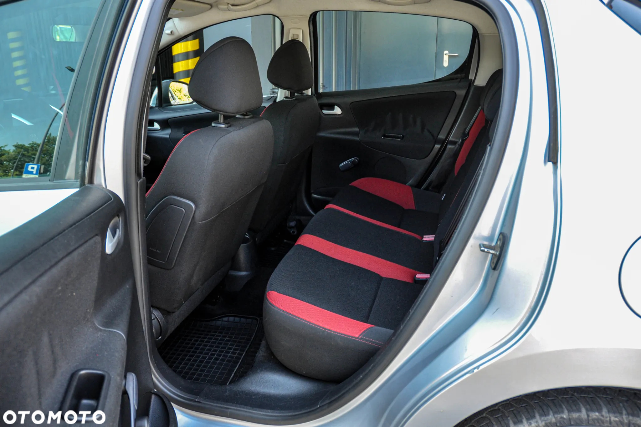 Peugeot 207 - 8