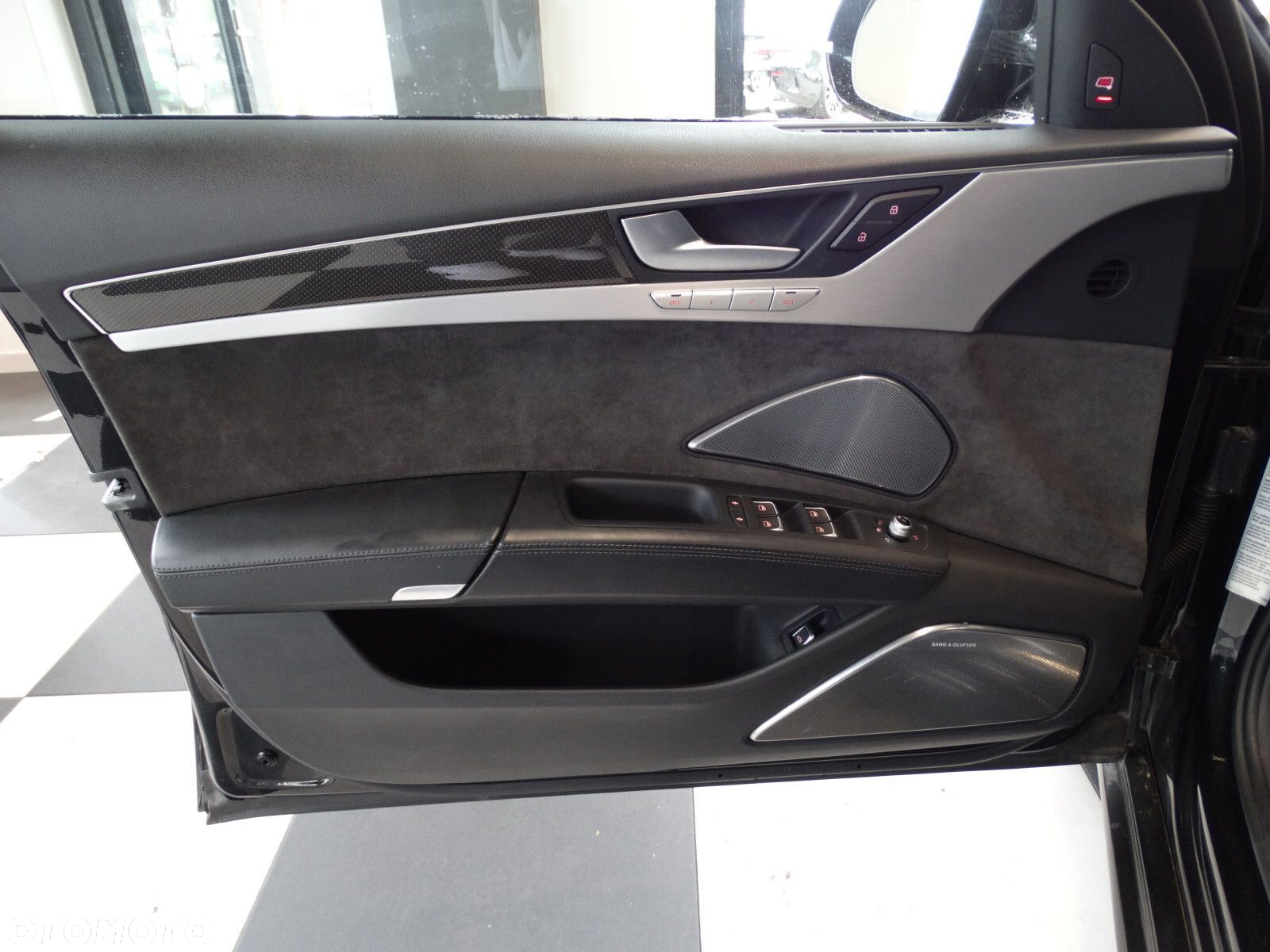 Audi S8 - 28
