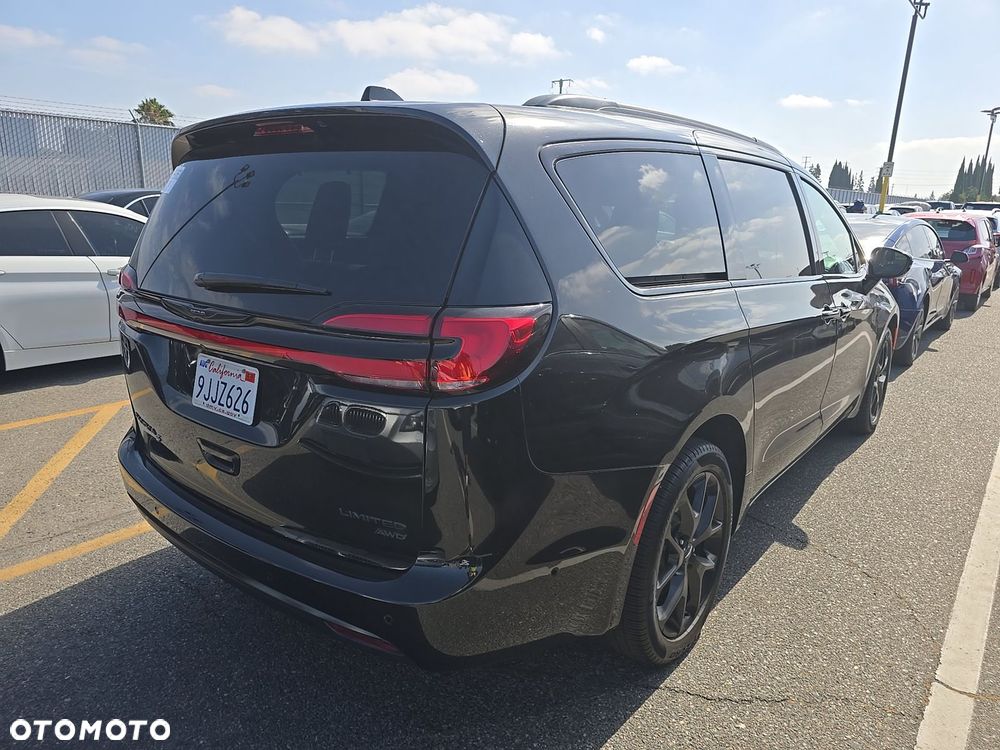 Chrysler Pacifica - 4