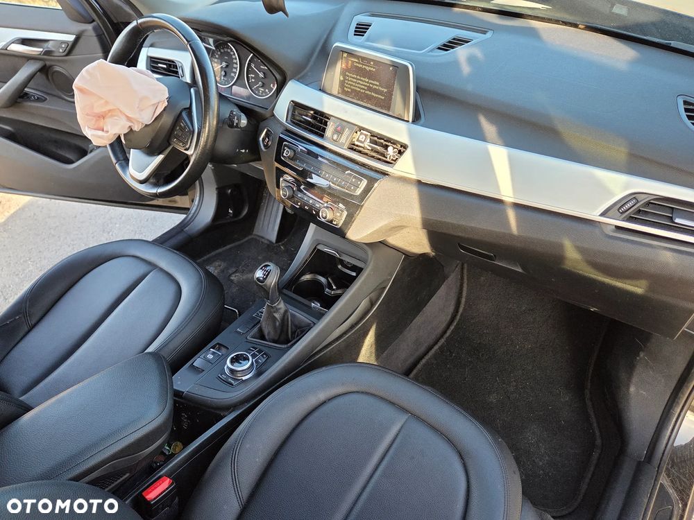 BMW X1 sDrive16d Sport Line - 16