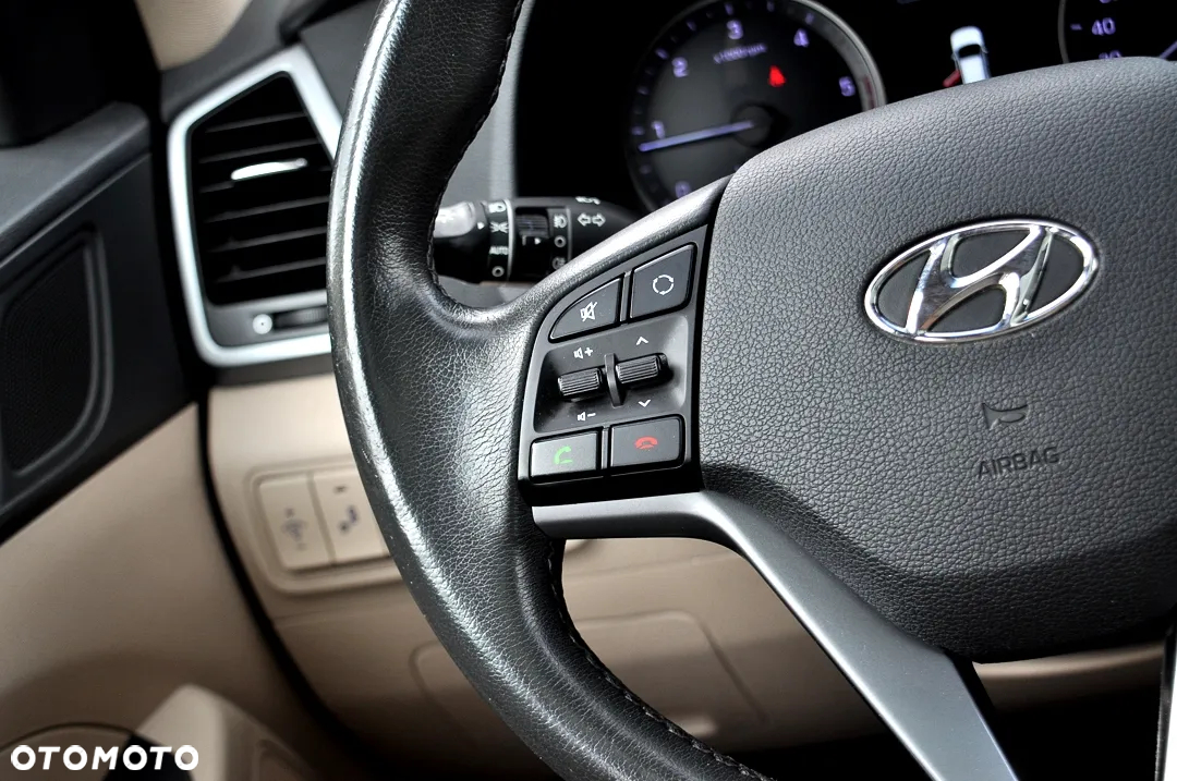 Hyundai Tucson 2.0 CRDi 4WD Automatik Advantage - 29