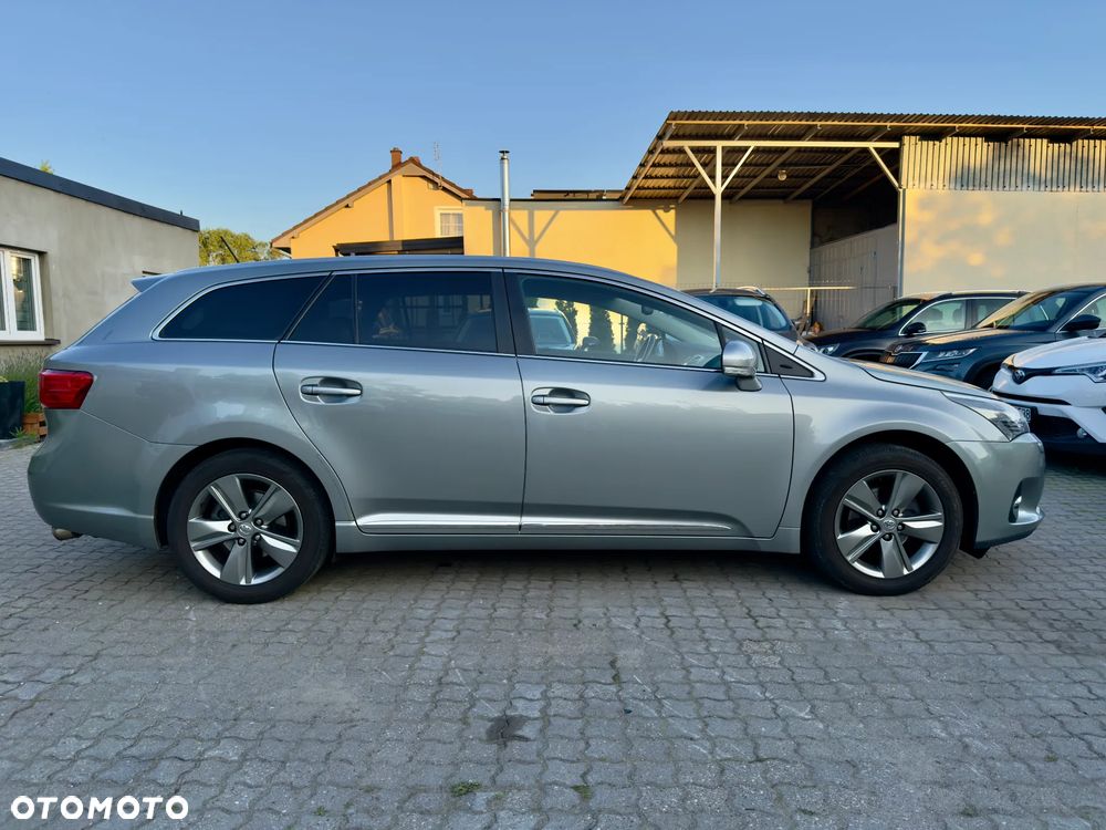 Toyota Avensis 2.0 Executive - 5